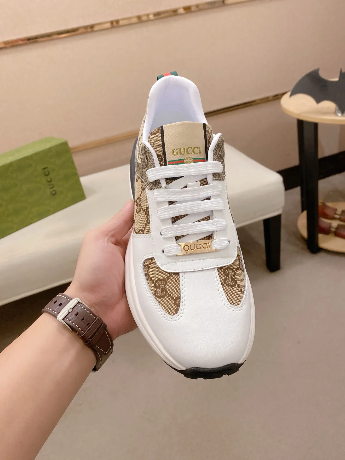 Factory price 442 men's shoes 💰New GUCCI (Gucci) counters are on the market at the same time, new men's shoes, 😘fabrics are selected imported cowhide, lining: sheepskin lining. 👍🏿 High-end ☄️ air-cushion molded anti-slip rubber outsole, exquisite lines, simple and elegant, comfortable and high-end for leisure travel. Code number: 38 to 44 (45 can be customized and cannot be returned or exchanged)